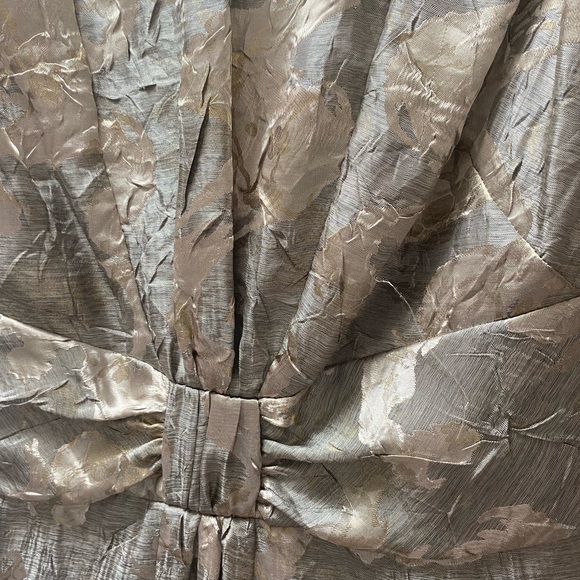 Stunning New unworn gold sleeveless dress - Picture 4 of 5